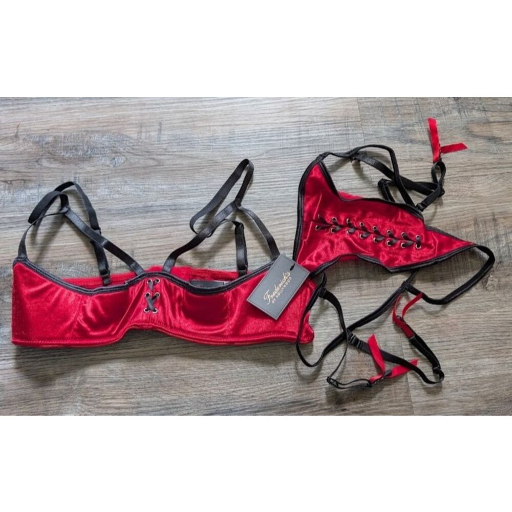 NWT Frederick's of Hollywood L Satin Microfibre Shelf Cup Bra & Thong w/Garters